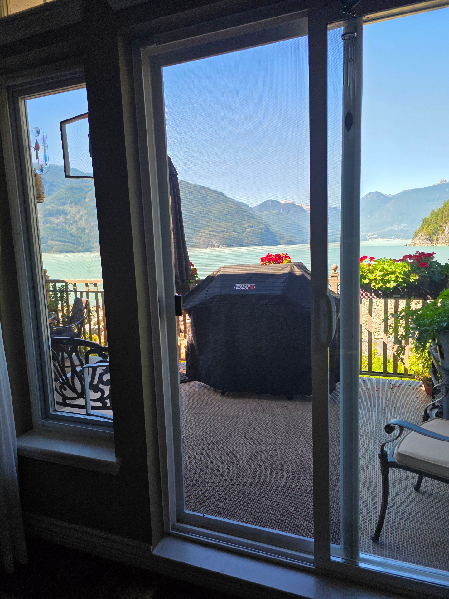 Professional screen installation