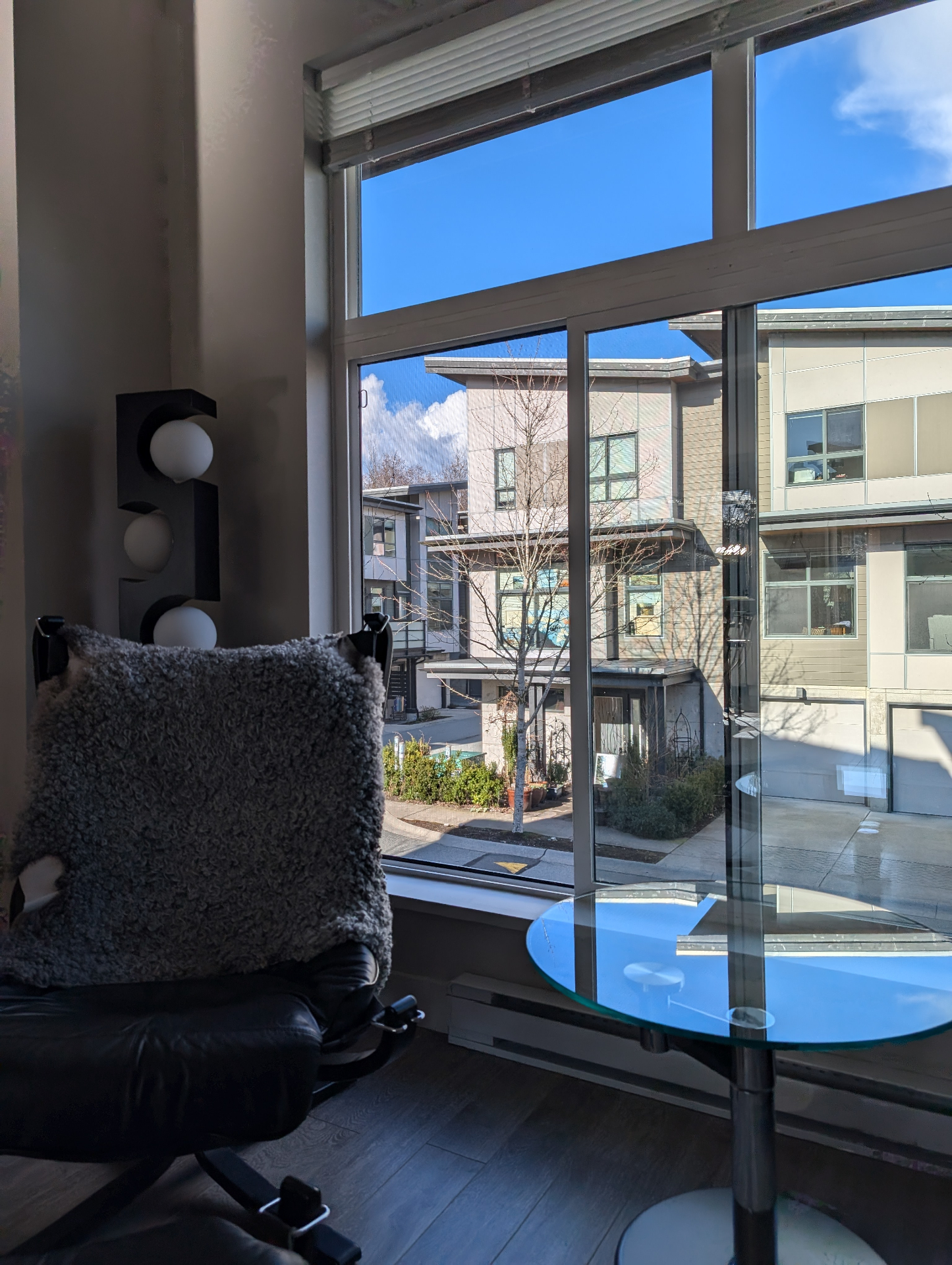 Slider screen with Squamish views